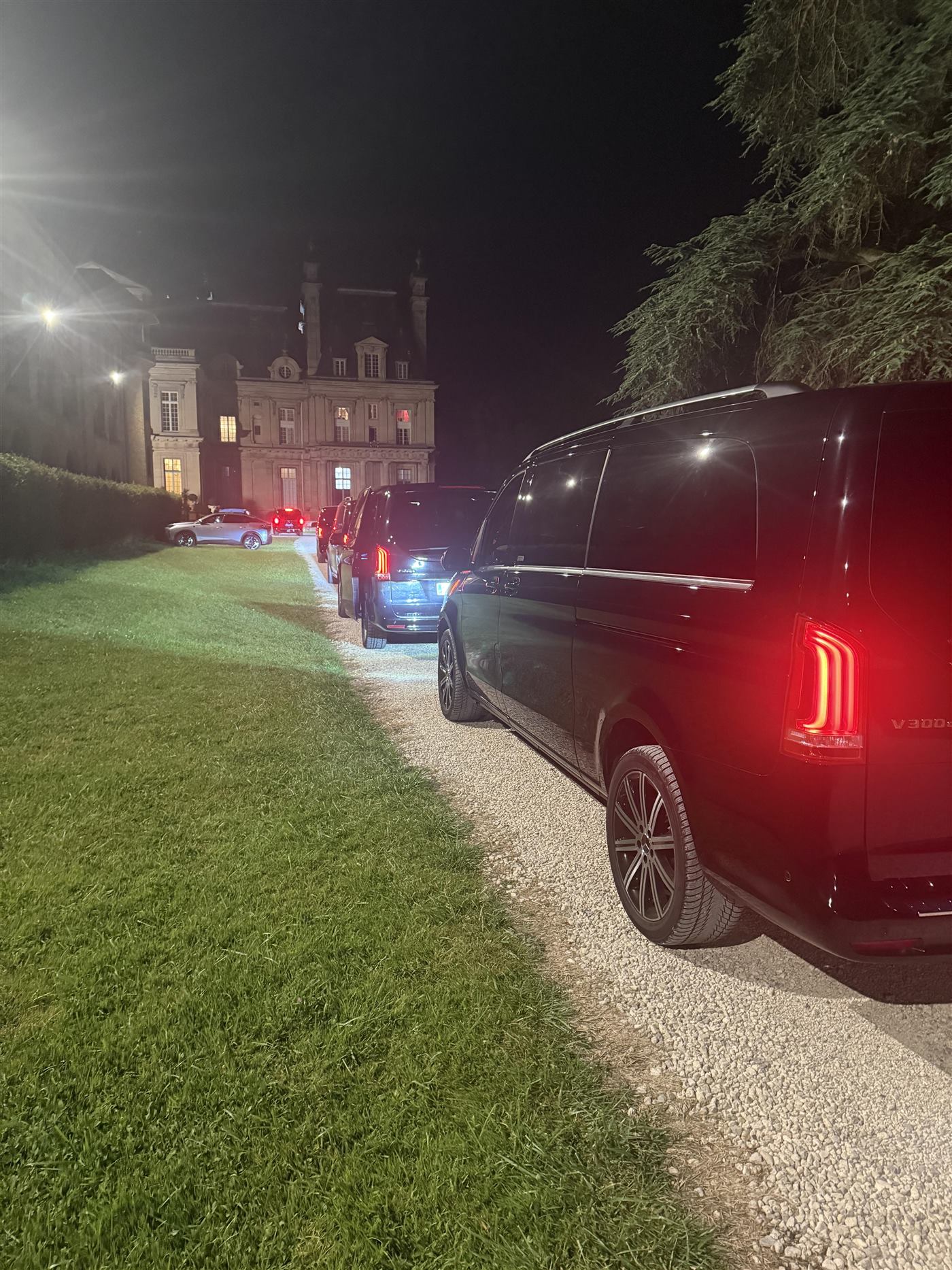 Van VIP Mercedes Classe V avec chauffeur — extérieur