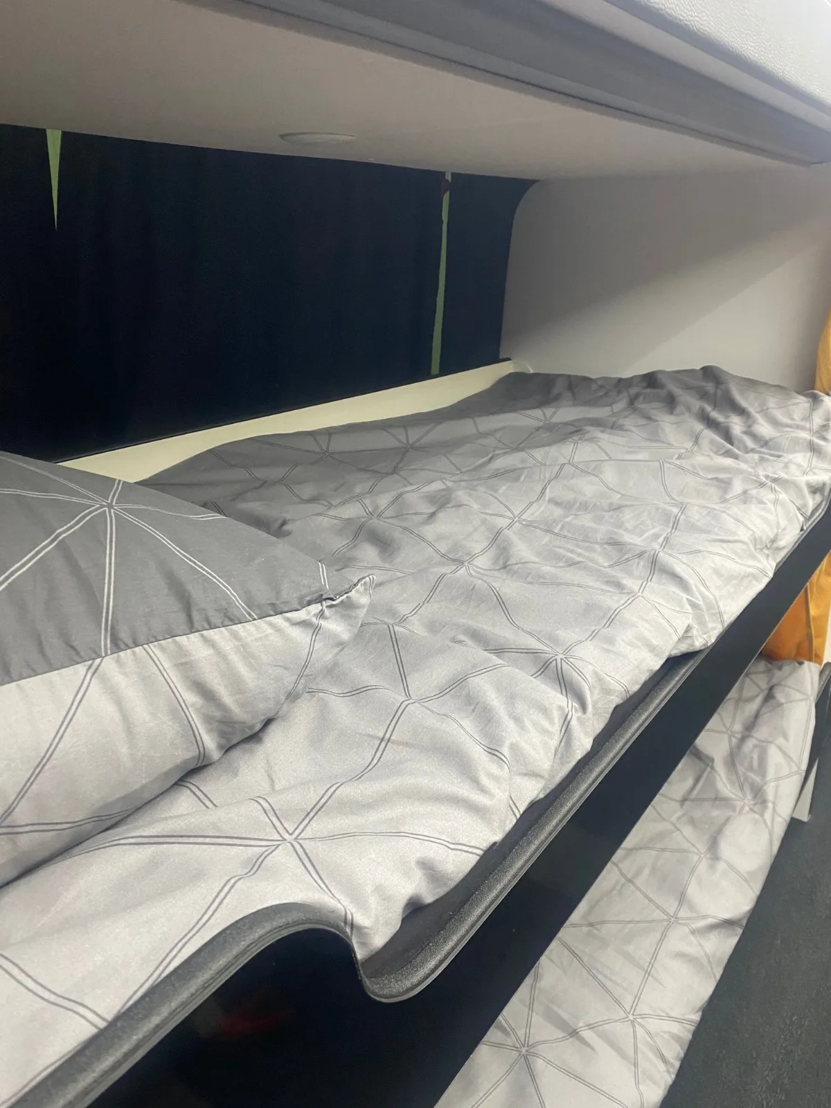Bus de tournée artiste — nightliner avec couchettes pour productions musicales